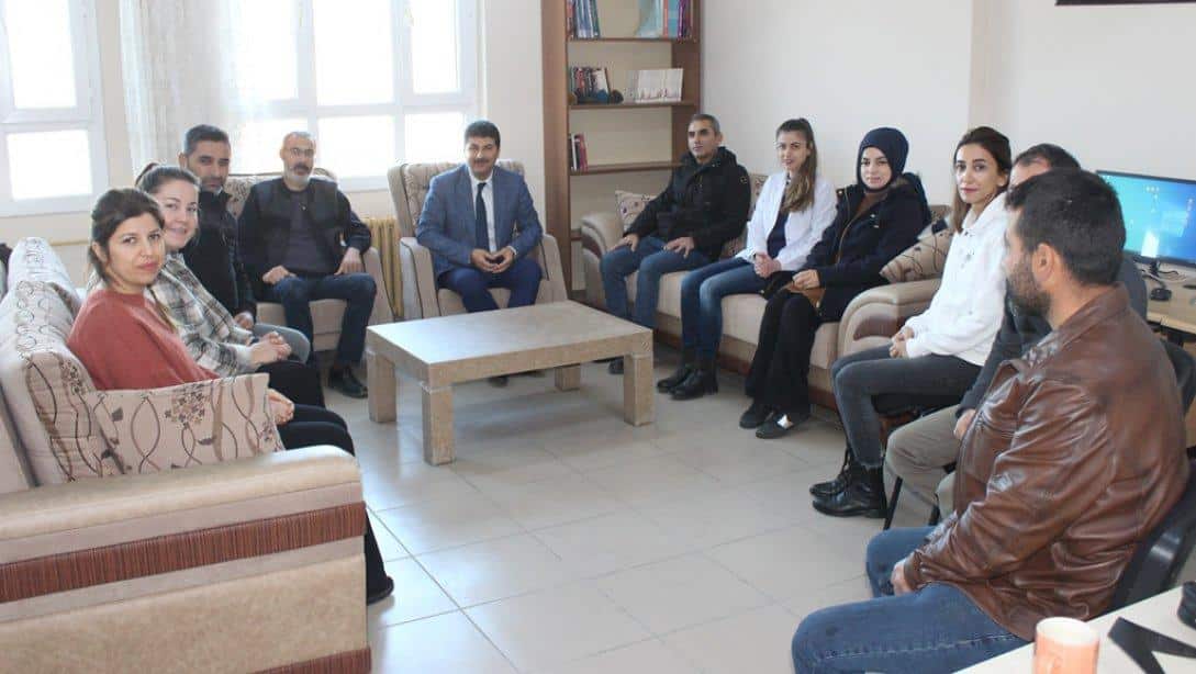 Müdürümüz Ahmet YANMAZ beraberinde Şube Müdürü Şevket HELVACI ile Derekuyu İlkokulu ve Ortaokuluna ziyarette bulundular.
