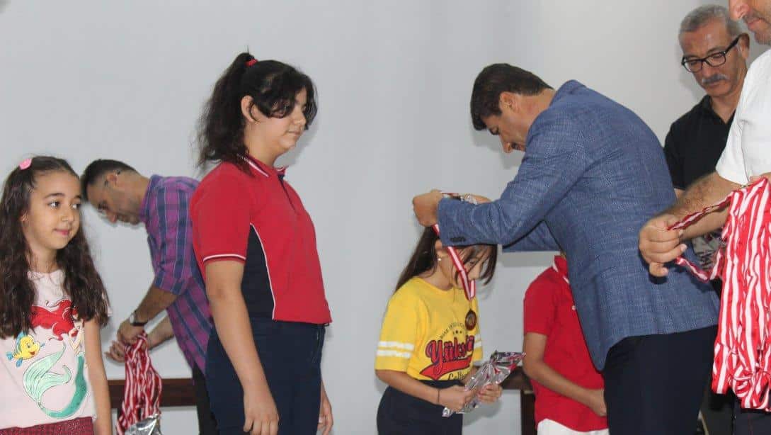 29 Ekim Cumhuriyet Bayramının 100.Yılı dolayısıyla düzenlenen yarışmalarda dereceye giren öğrencilere düzenlenen törenle madalyaları verildi.