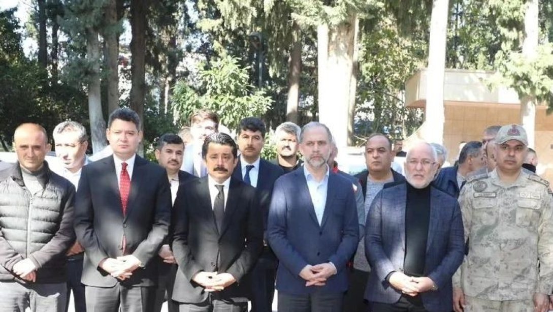 İlçe Milli Eğitim Müdürümüz Ahmet YANMAZ'dan Deprem Şehitlerine Mezarlık Ziyareti...
