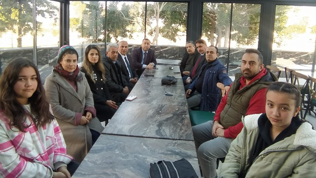 6 Şubat depremlerinde hayatını kaybeden öğretmenlerimizden yakınları Arsuz İlçesinde ikamet edenlerin ailelerini ziyaret ettik.